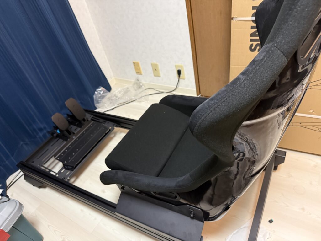 DRS-2へフルバケ風シートを取り付けた状態